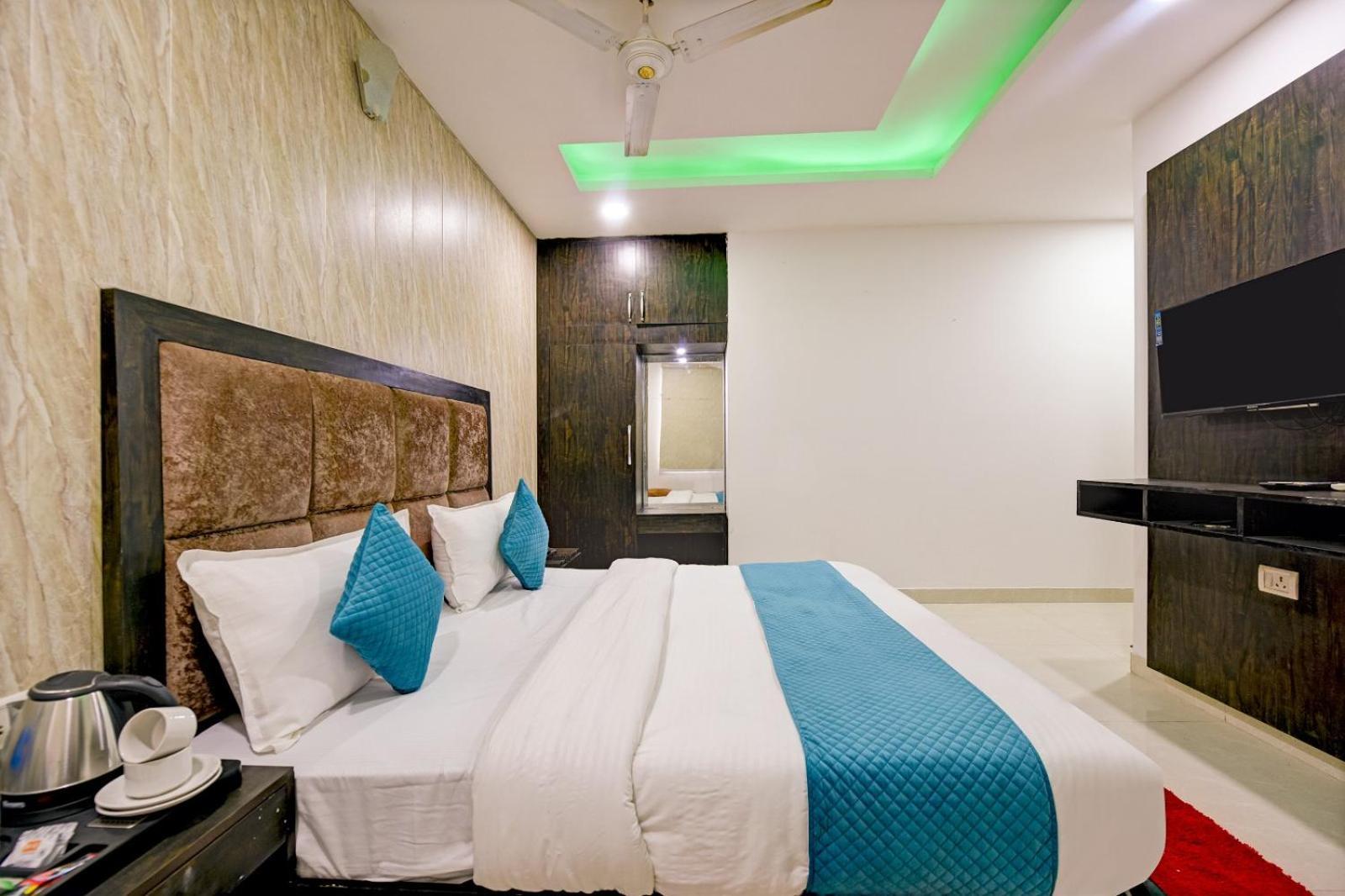 The Glory Suites Near Igi Airport Нью-Дели Экстерьер фото