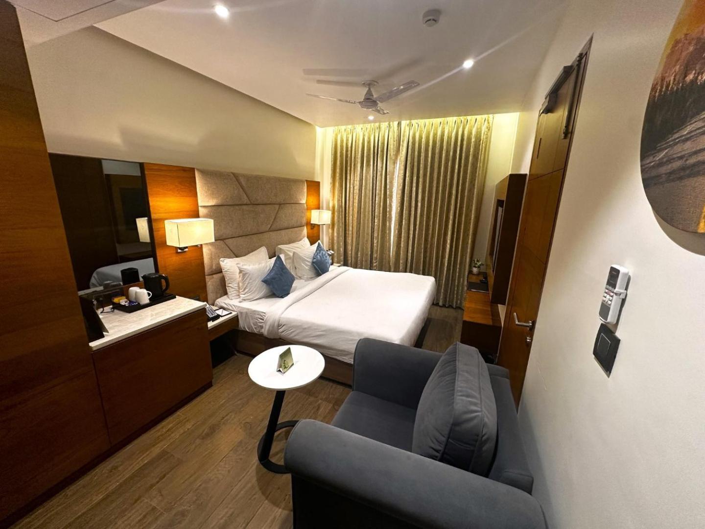 The Glory Suites Near Igi Airport Нью-Дели Экстерьер фото
